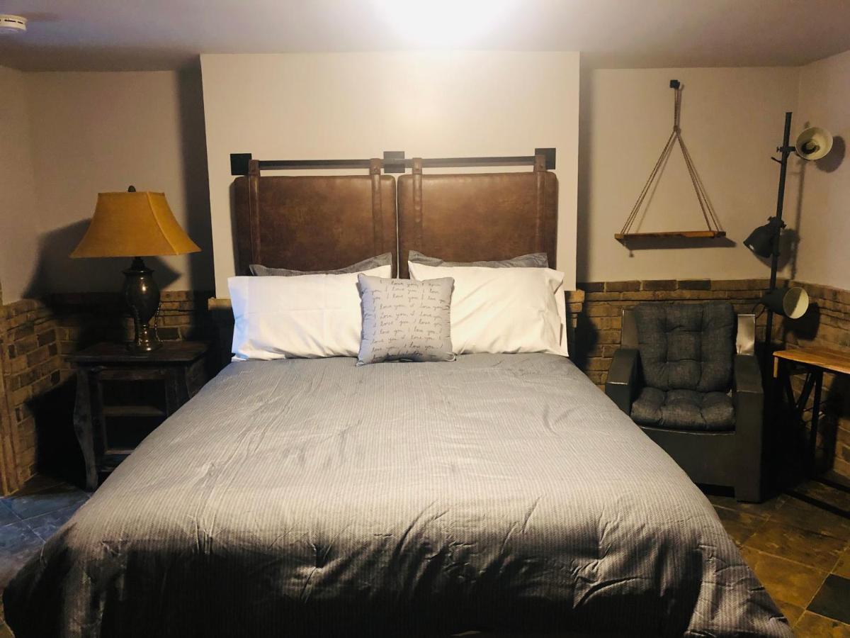 Savannah Sojourn - Time Travelers Retreat 1853 外观 照片