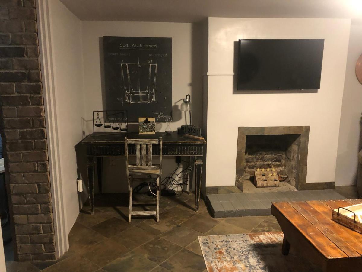 Savannah Sojourn - Time Travelers Retreat 1853 外观 照片